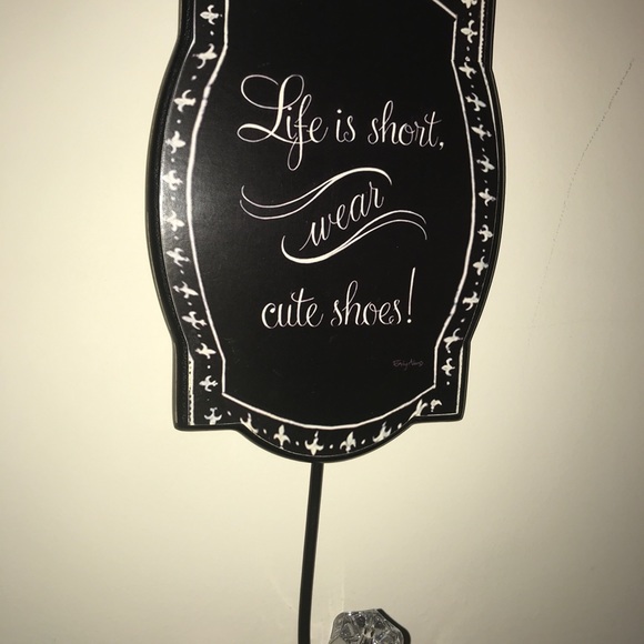 Decor for your walk-in closet - Picture 5 of 7